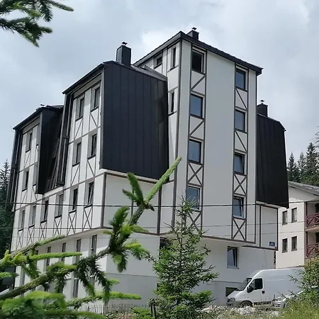 アパート Jahorinski Izlog